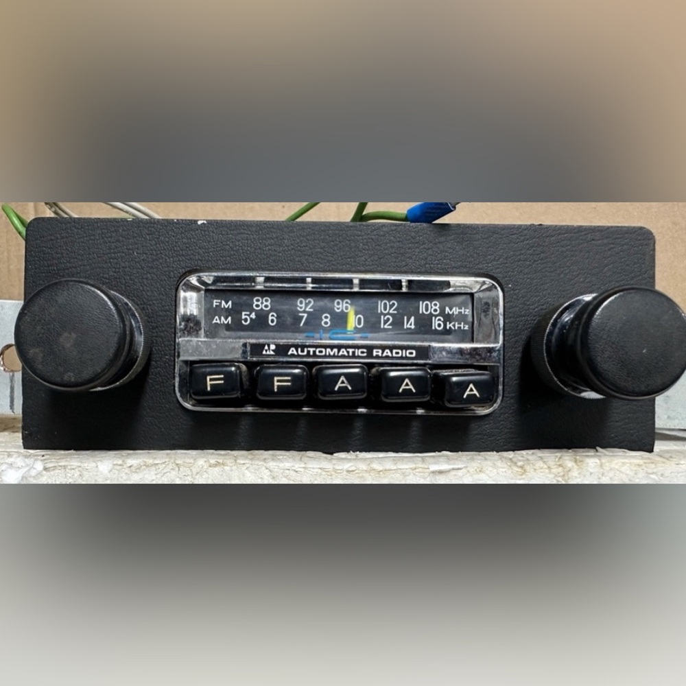 Vintage Auto Matic Car Radio Model#DNF-1814 and Accessories